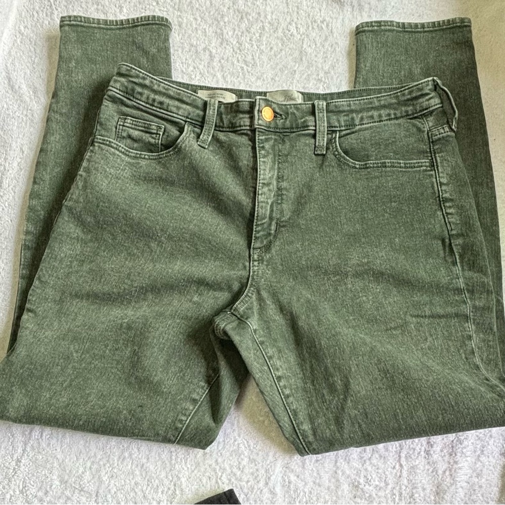 Universal thread green jeans size 11/30